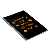 Pumpkin Spice maakt alles leuk - Herfstcitaat Notitieboek (Rechterzijde)