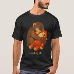 Punch makaak houdt zich vast aan knuffel van emoti t-shirt