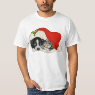 Puppy en keuken slapen in een Santa Hat T-shirt