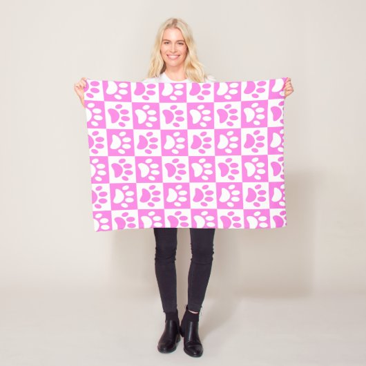 Puppy Paw Prints in roze en wit Fleece Deken (In situ)
