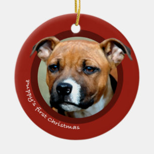 Puppy's eerste kerstfeest (Amerikaans Staffordshir Keramisch Ornament