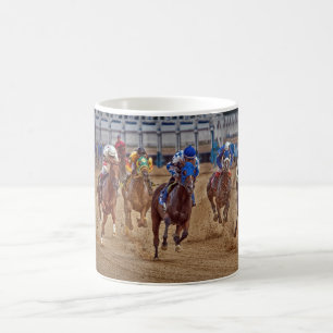 Pur sang de cheval emballant la première tasse de