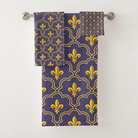 Purple and gold fleur-de-lys quatrefoil pattern (En situation)