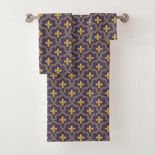 Purple and gold fleur-de-lys quatrefoil pattern (En situation)