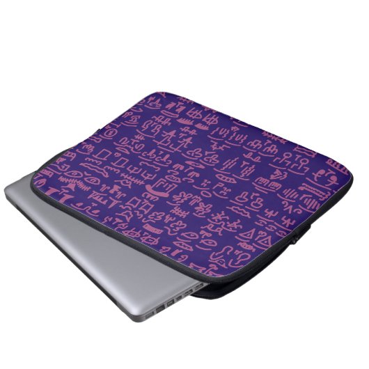 Purple and Pink Doodle Laptop Sleeve – Abstract Ar (Voorkant onderkant)