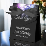 Purple Birthday Party 70's Disco Ball Merci<br><div class="desc">Augmentez votre 70e anniversaire avec notre Ballotin Disco Ball 70th Birthday Party 70's Purple. Ce ballotin saisit l'essence de l'ère de la discothèque, ce qui en fait le choix idéal pour un billard à thème disco ou tout événement où vous voulez insuffler une touche de 'les années 70 magie. Dans...</div>
