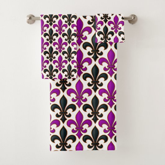 Purple Black Baroque Fleur-de-lis Pattern Design Bad Handdoek (Insitu)