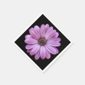 Purple Daisy sur les serviettes en papier noir (Coin)