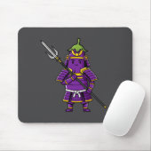 Purple Eggplant Samurai Warrior with Spear Illustr Muismat (Met muis)