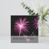 Purple Fireworks Invitation à la fête d'anniversai (Debout devant)