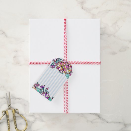 Purple flowers and light blue stripes cadeaulabel (Met Touw)