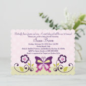 Purple Papillon & Fleurs Baby shower Invitation (Debout devant)