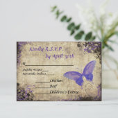 Purple Papillon Vintage Mariage RSVP Invitation (Debout devant)