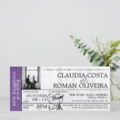 Purple Paris Mariage Boarding Pass Invitation (Debout devant)