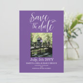 Purple Photo Enregistrer la date Invitation (Debout devant)