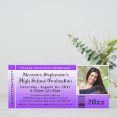Purple Photo Graduation Billet Invitations (Debout devant)