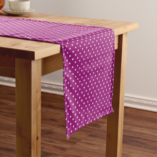 Purple Polka Dot Pattern Korte Tafelloper (Voorbeeld)