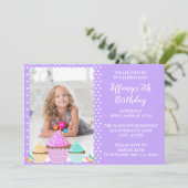 Purple Polka Dot Photo Anniversaire Invitation (Debout devant)