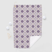 Purple, white and gray geometric mandala pattern golfhanddoek (Insitu)