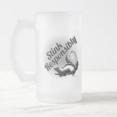 Putain de verre scié responsable Mug de bière (Gauche)