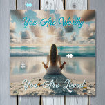 Puzzle Affirmation positive | Je suis digne de l'amour<br><div class="desc">Puzzle avec une citation d'affirmations positives. Vous êtes dignes,  vous êtes aimées. Illustration d'une femme méditant par les vagues bleu clair de l'océan,  entourée de verre de mer,  sur une plage de sable,  avec de beaux nuages flottant dans le ciel.</div>