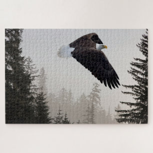 Puzzle Aigle à tête blanche qui s'envole à travers la fos