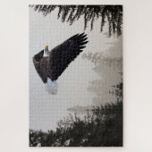 Puzzle Aigle à tête blanche qui s'envole à travers la fos (Vertical)