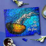 Puzzle Aller avec Flow Fun Ocean Jellyfish Circle Art<br><div class="desc">"Va avec le flux." Prenez une leçon de cette méduse jaune orangé flottant dans l'océan bleu turquoise et laissez la vie suivre son cours chaque fois que vous utilisez ce puzzle photo incroyablement chic et coloré. Fait un grand cadeau pour quelqu'un spécial! Vient dans une boîte cadeau spéciale. Vous pouvez...</div>