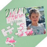 Puzzle Aloha tropical personnalisée PHOTO cadeau de garde<br><div class="desc">Aloha écriture manuscrite typographie script 5 ans fille tendance luau hawaïen photo cadeau d'anniversaire gardien avec fuchsia rose flamingo oiseaux et feuilles tropicaux verts.                          Il peut s'agir d'une célébration virtuelle surprise ou longue distance,  de cadeaux personnalisés pour les enfants ou les ados d'anniversaire d'été.</div>