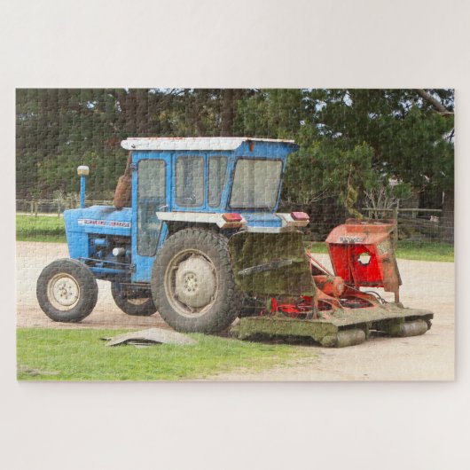 Puzzle Ancien tracteur bleu avec tondeuse à gazon, Austra (Horizontal)