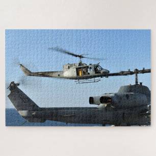 Puzzle Approche d'un UH-1N Huey vers l'USS Comstock