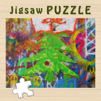 Puzzle Arbre de Noël vert sur un mur de graffitis -