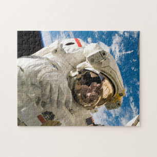 Puzzle Astronaute dans l'espace réparant la photo de la s