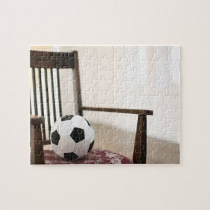 Puzzle Ballon de football sur la chaise