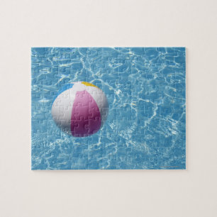 Puzzle Ballon de plage dans la piscine