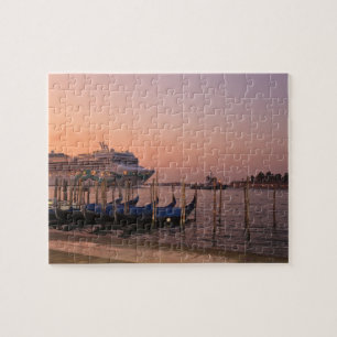 Puzzle Bateau de croisière et gondoles près du Grand Cana