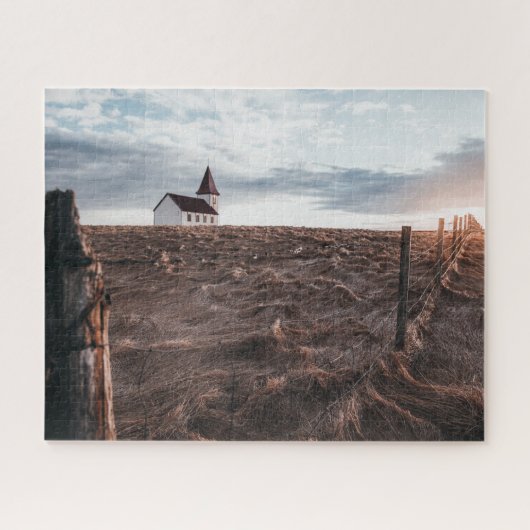 Puzzle Bâtiment de l'église et terrain de foin au coucher (Horizontal)