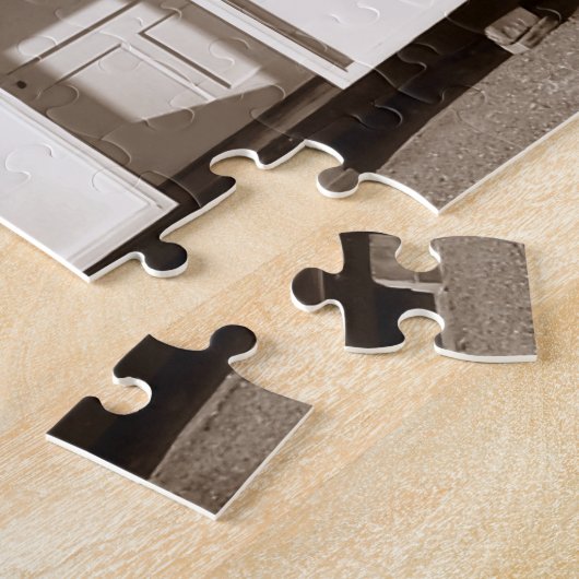 Puzzle beach huts and blue sky English seaside (Côté)
