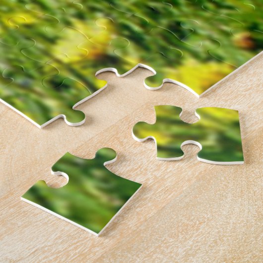 Puzzle Beau Beagle allongé dans une prairie fleurie (Côté)