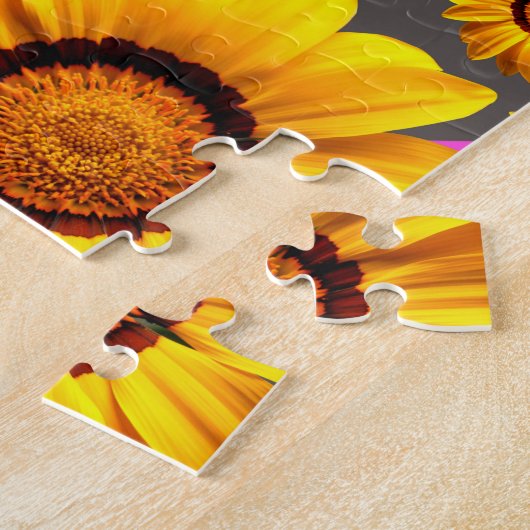 Puzzle Belles fleurs jaunes sur gris, rayures roses (Côté)