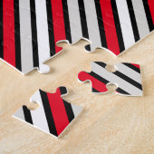 Puzzle Blancs rouges et noirs complexes (Côté)