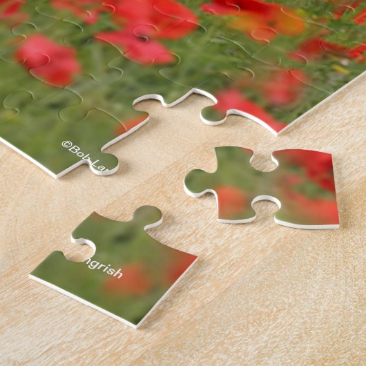 Puzzle Bob Langrish | Arabe gris debout En Fleurs Rouges (Côté)