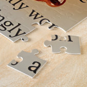 Puzzle Broche rouge à bijou sur fond imprimé (Côté)
