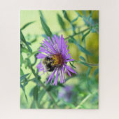 Puzzle Bumblebee sur Purple Daisy (Vertical)