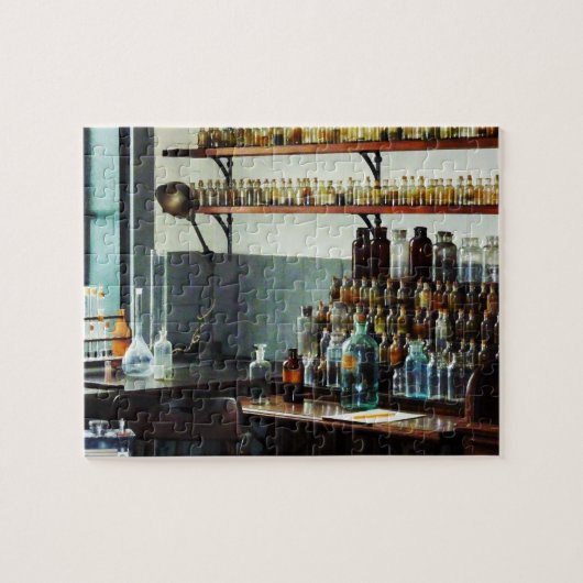 Puzzle Bureau avec bouteilles de produits chimiques (Horizontal)