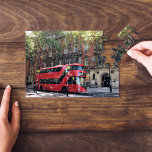 Puzzle Bus rouge à deux étages | West End London Kensingt<br><div class="desc">Photo de voyage - un bus rouge à deux étages dans le quartier West End - vieux bus rouge symbole de Londres,  Royaume-Uni,  Europe</div>