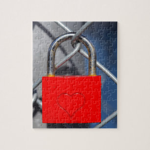 Puzzle Cadenas cœur rouge sur une clôture