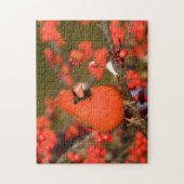 Puzzle Cardinal du Nord dans l'Winterberry Commune (Vertical)