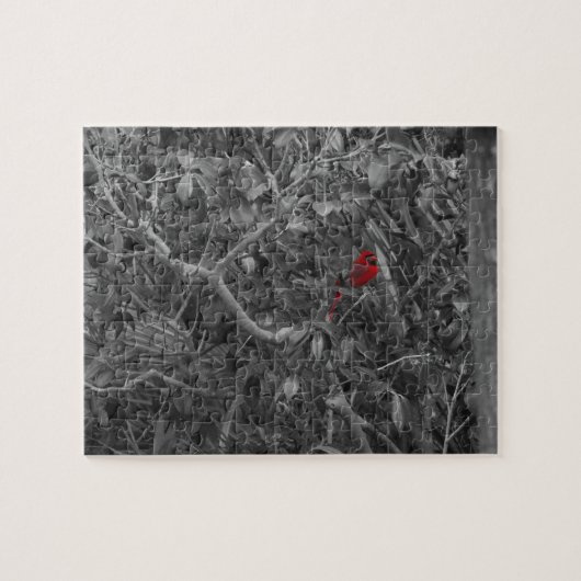Puzzle Cardinal rouge dans un arbre noir et blanc (Horizontal)