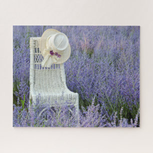 Puzzle chaise en osier dans le champ Sage russe
